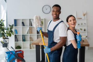 فريق شركة الروضة يقدم خدمة تنظيف مدارس بحائل